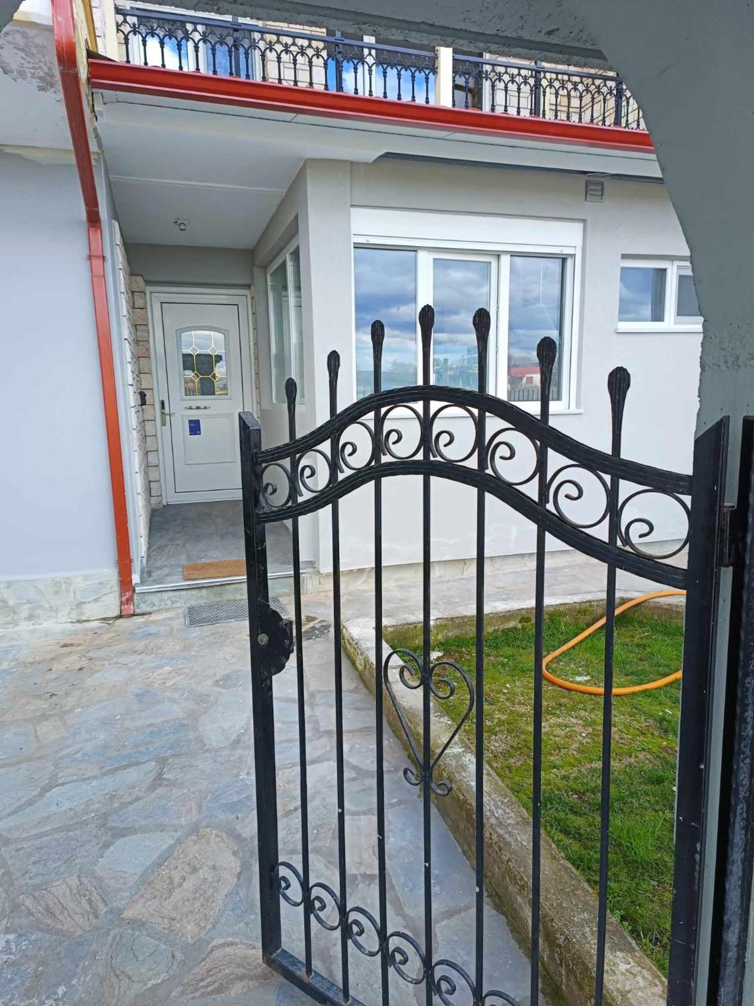 Polys Apartment And Paraskevi Studio With View Ptolemaida Exterior foto
